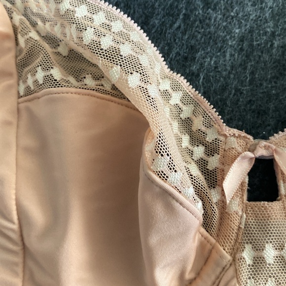 Wacoal Cream Lace Underwire Bra - Picture 3 of 4